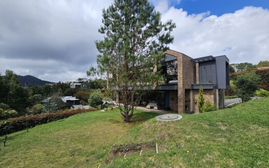 CASA CAMPESTRE DE LUJO EN PRADO LARGO – ALTO DE PALMAS