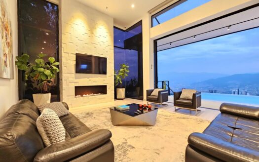 CASA EN ALTO DE LOS BALSOS CON VISTA A MEDELLIN