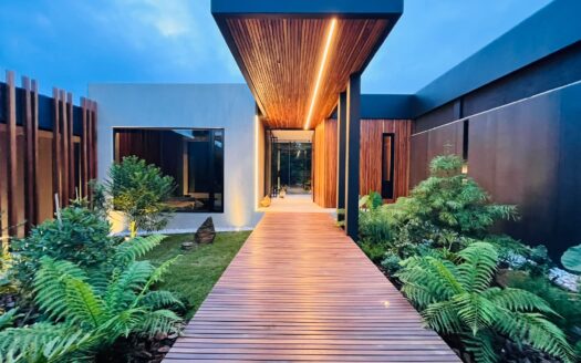 CASA DE AUTOR EN VENTA – ALTO DE PALMAS