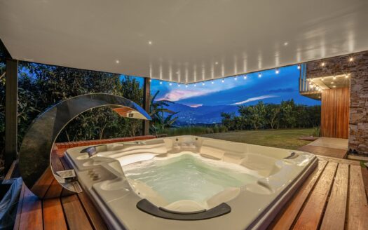 CASA EN VENTA EN LA LOMA DEL ESCOBERO, ENVIGADO