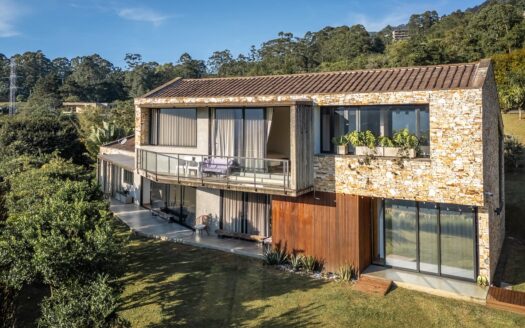 CASA EN VENTA EN LA LOMA DEL ESCOBERO, ENVIGADO