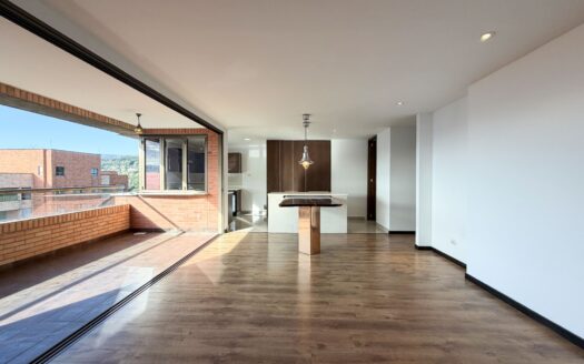 Apartamento en renta en La Calera, El Poblado | Vista al bosque y la ciudad