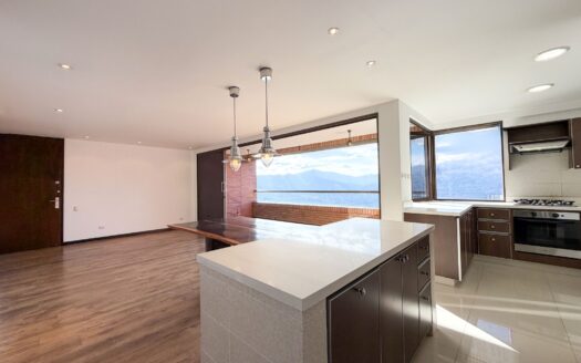 Apartamento en renta en La Calera, El Poblado | Vista al bosque y la ciudad